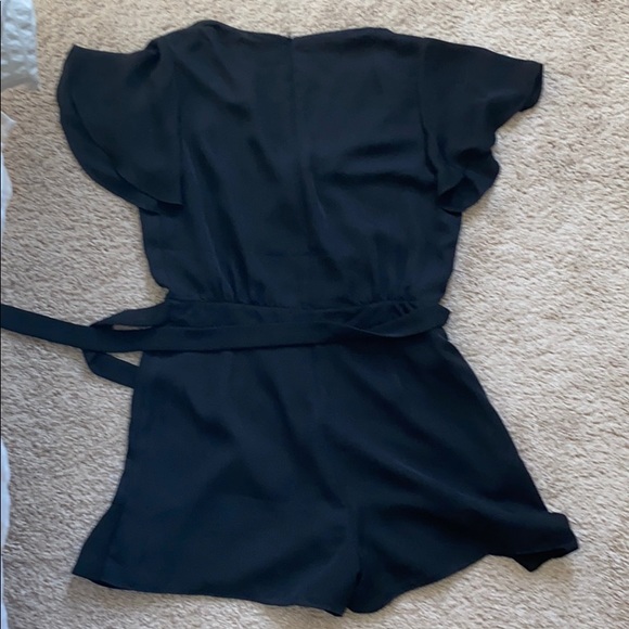 Black skort faux-wrap romper - Picture 3 of 3